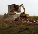 В Пролетарском районе Тулы снесли два аварийных дома: фоторепортаж
