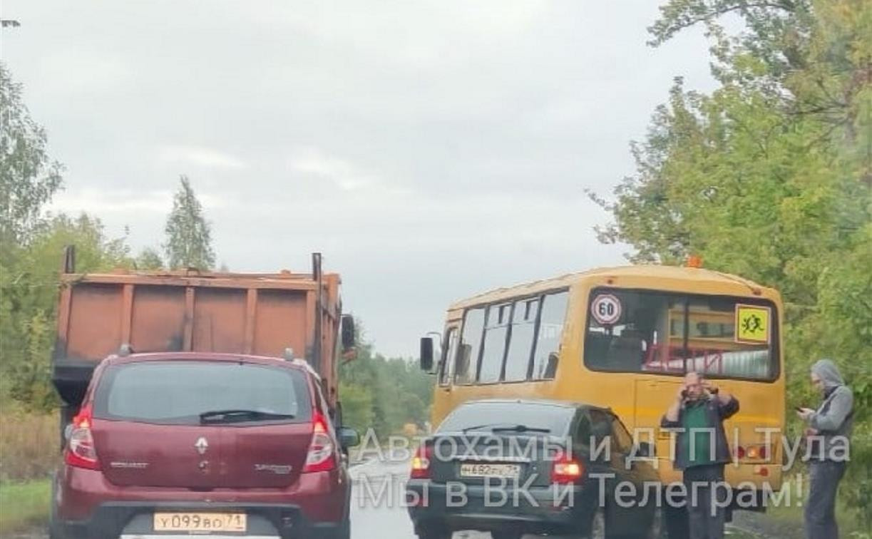 Школьный автобус попал в ДТП в Щекинском районе