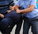 На улице в Туле избили сотрудника ГИБДД