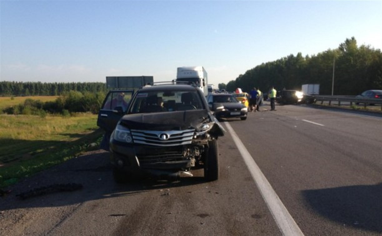 В аварии на трассе М4 пострадали шесть человек