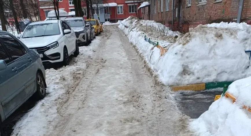 Туляки из дома на ул. 9 Мая: «Наш двор УК не чистила ни разу этой зимой»