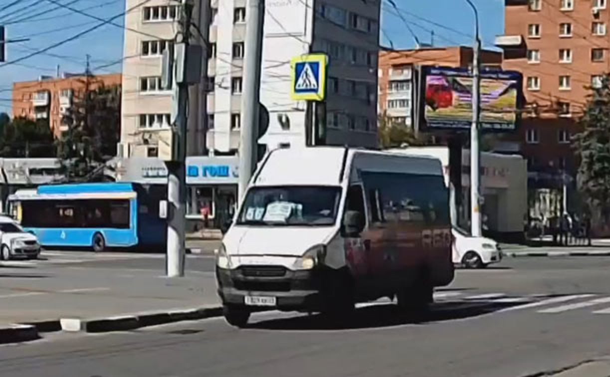 В Туле водитель маршрутки «не заметил» красный сигнал светофора