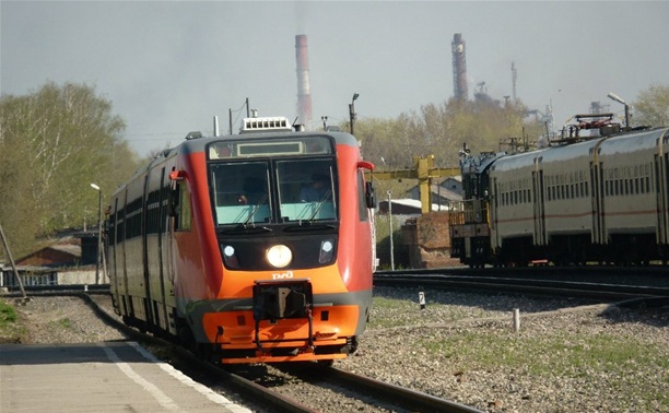 В Алексинском районе столкнулись поезд и легковушка