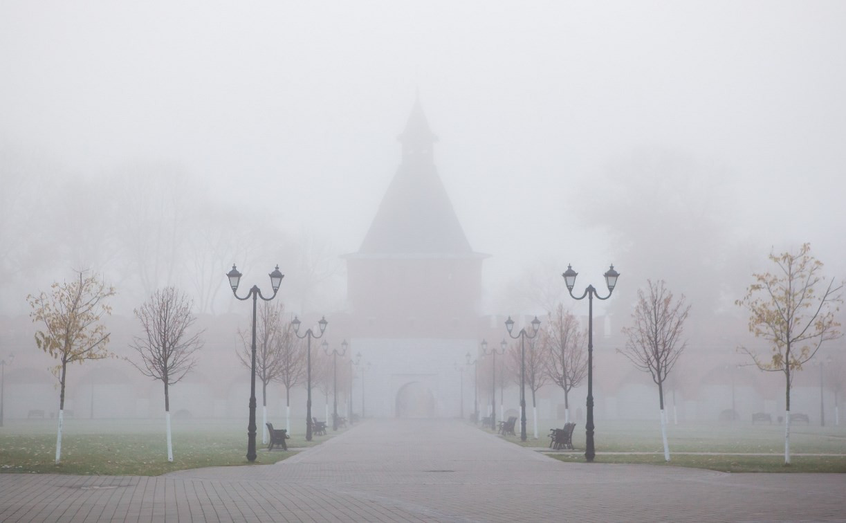Тулу накрыл густой туман: фоторепортаж