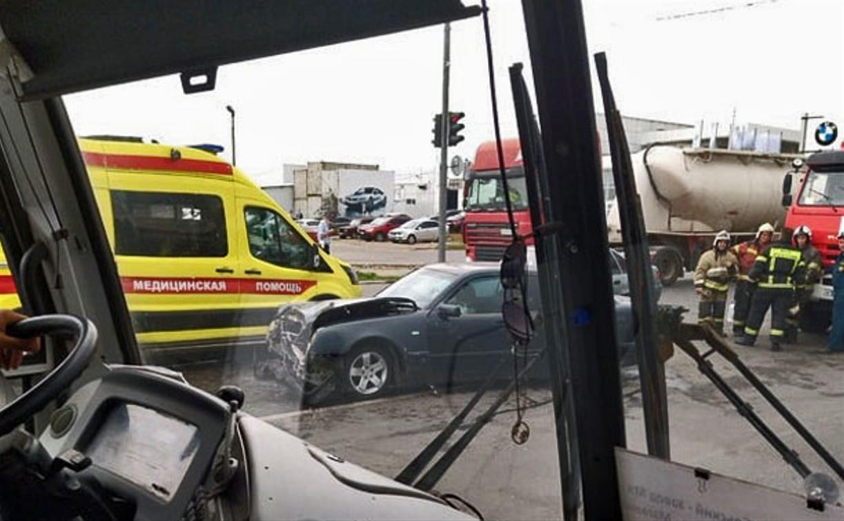 На Новомосковском шоссе в Туле пробка из-за лобового ДТП