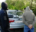 При задержании наркоторговца под Тулой полицейского сбили автомобилем
