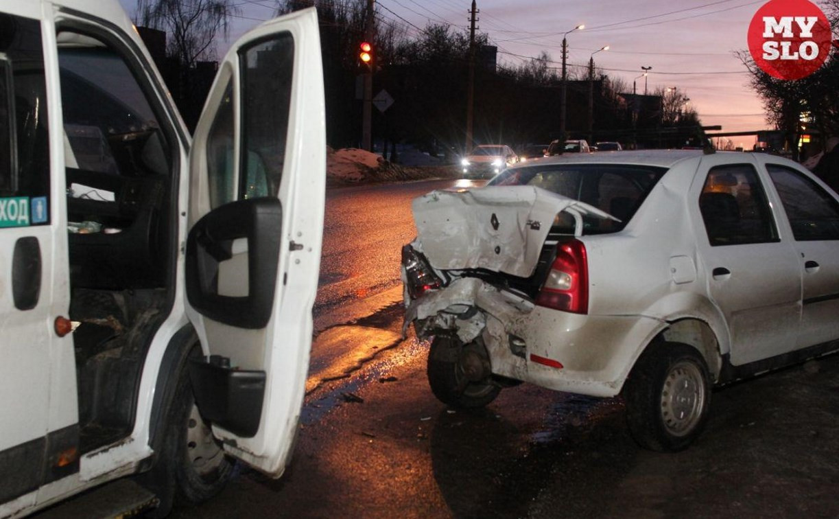 Двойное ДТП на Одоевском шоссе в Туле: машина сбила водителей, оформлявших протокол