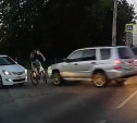 На ул. Генерала Маргелова водитель Subaru сбил велосипедиста: видео