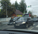 На ул. Болдина в Туле Renault протаранил ВАЗ