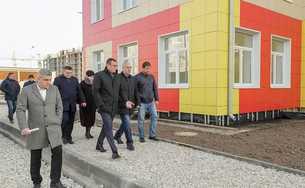 Валерий Шерин проинспектировал ход строительства уникальной школы в Северной Мызе