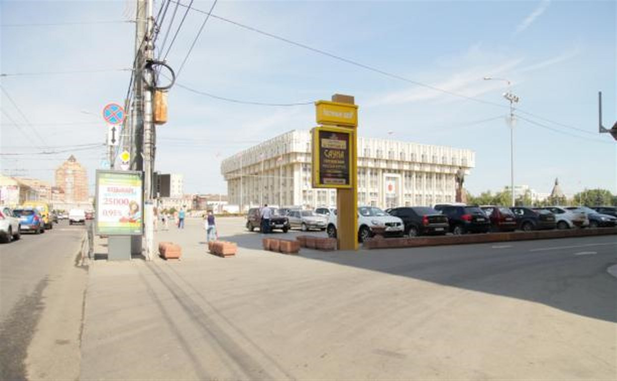 Власти решили проблему со стихийной парковкой на площади Ленина
