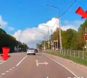 Под Тулой водитель маршрутки пролетел на красный и сигналил пешеходам