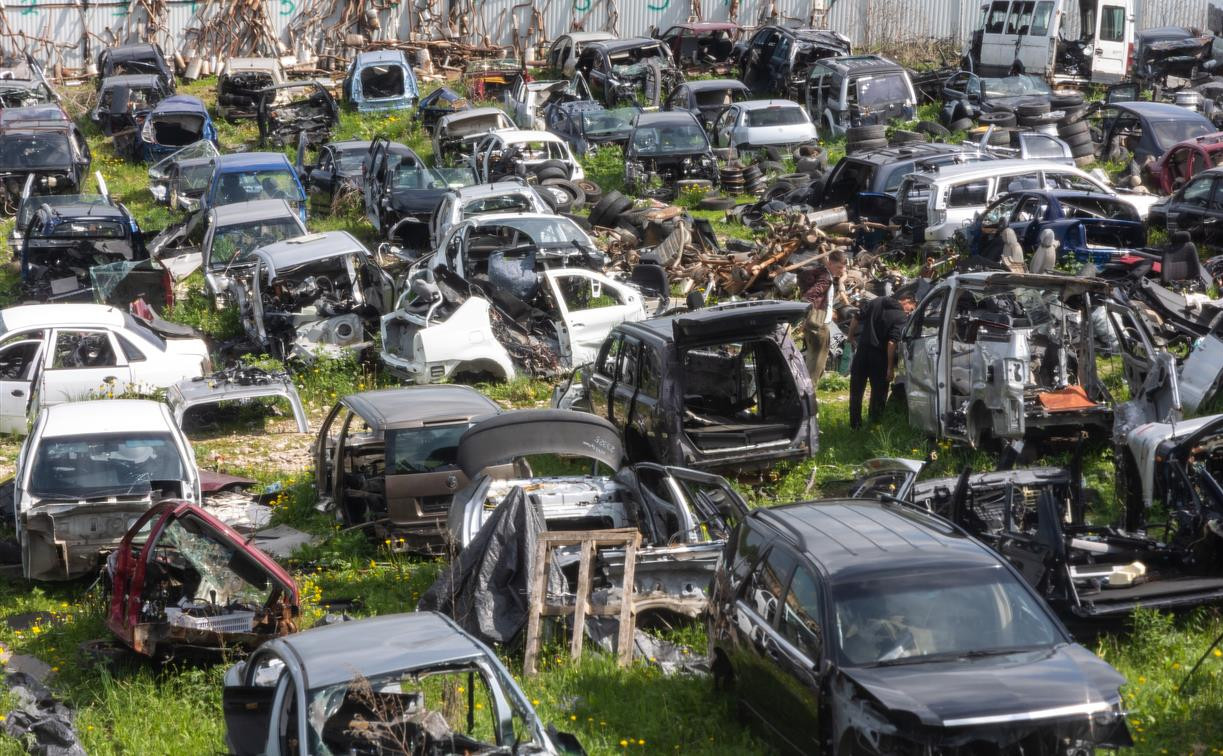 Кладбище автомобилей под окнами: жители Крюково выступили против авторазборщиков
