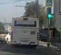 ДТП с подрезавшей автобус легковушкой в Туле снял видеорегистратор очевидца