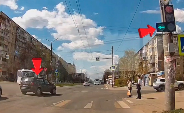 На ул. Ложевой засняли странного водителя
