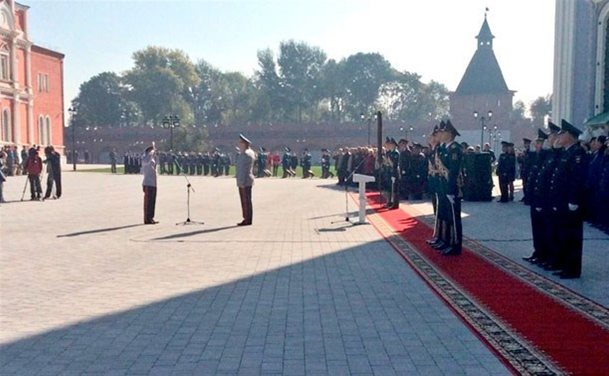 19 сентября в Туле прошла церемония вручения знамени управлению МВД 