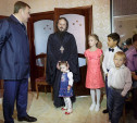 Алексей Дюмин посетил семью тульского священника, усыновившего 17 детей