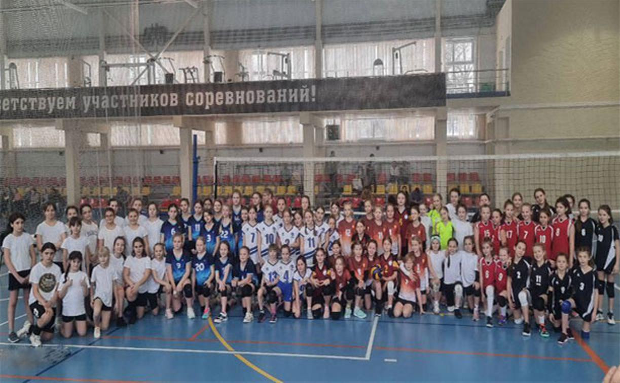 Тульские волейболистки взяли золото и серебро на турнире в Серпухове
