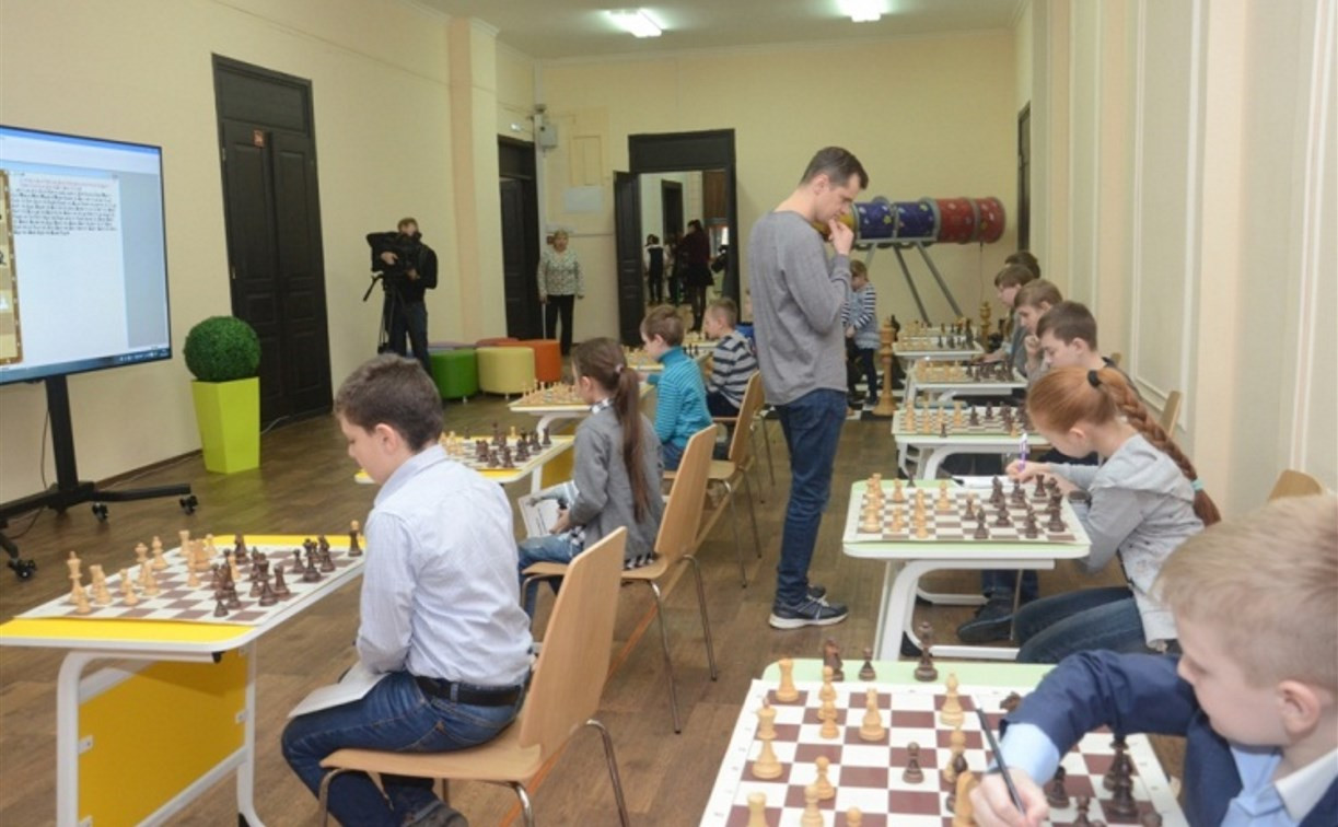 Тульские школьники сразились с международным гроссмейстером