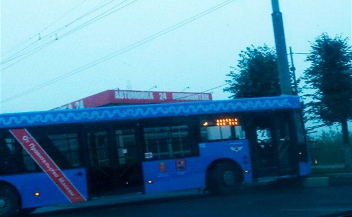 Подаренный Москвой автобус врезался в столб