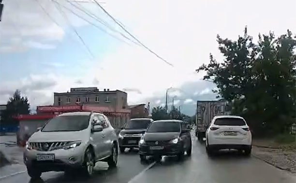 В Туле водитель повернул и увидел на дороге «неожиданность»