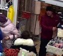 В Ясногорске мужчина стащил журнал из детского магазина: видео