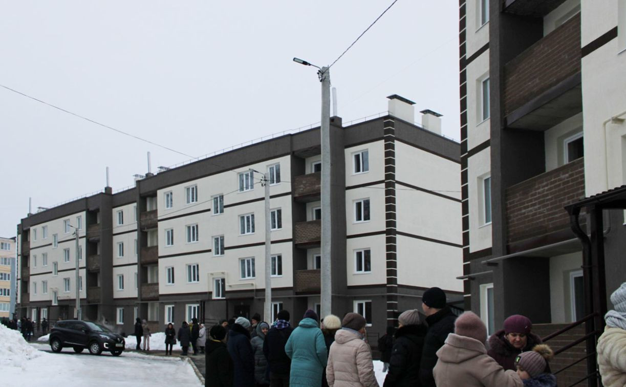В Донском 196 переселенцев из аварийного жилья получили ключи от новых квартир