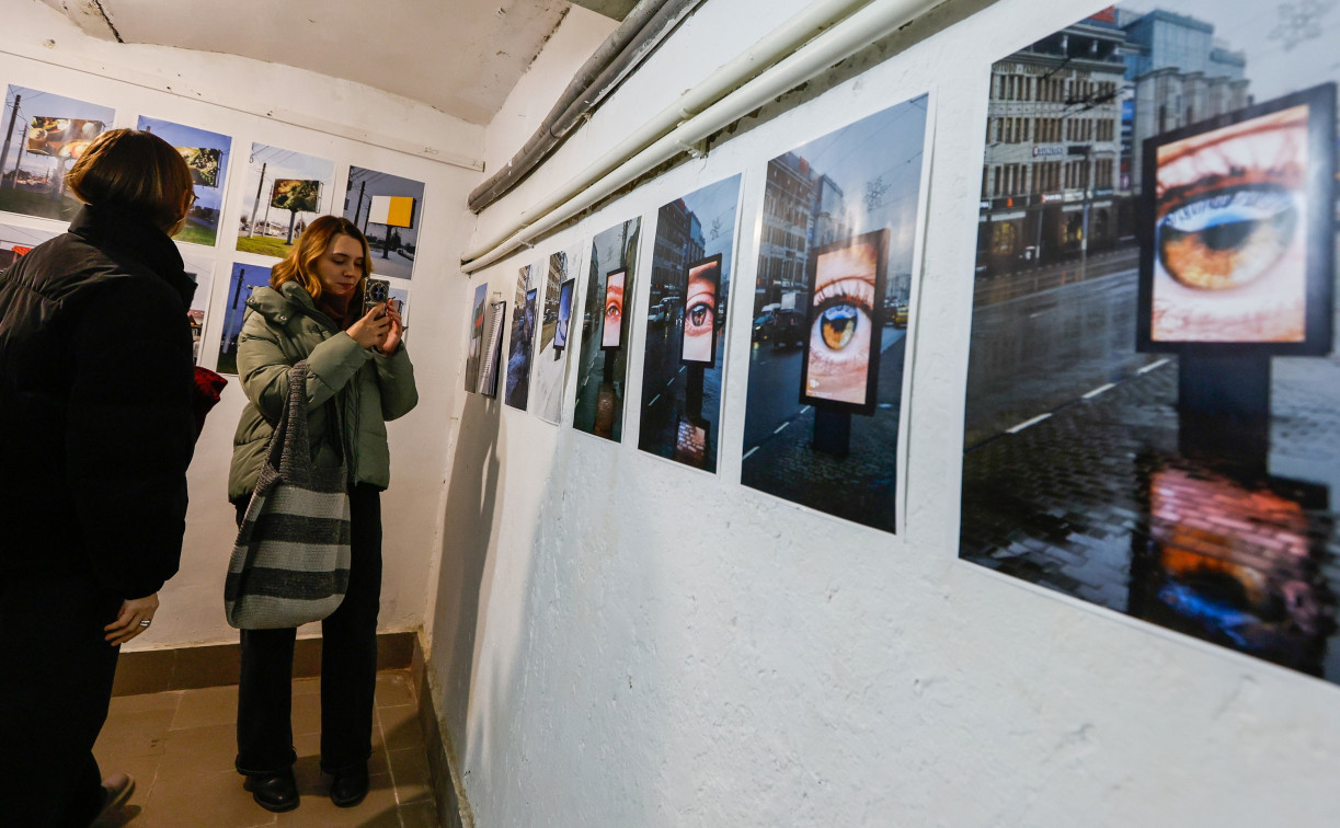Топ сигналы и стикер-арт: в Туле в [Резервуаре] открылась новая выставка