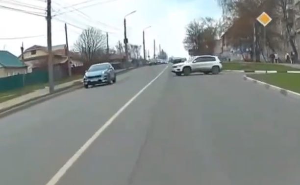 На ул. Кутузова нарушитель ПДД едва не устроил серьезную аварию