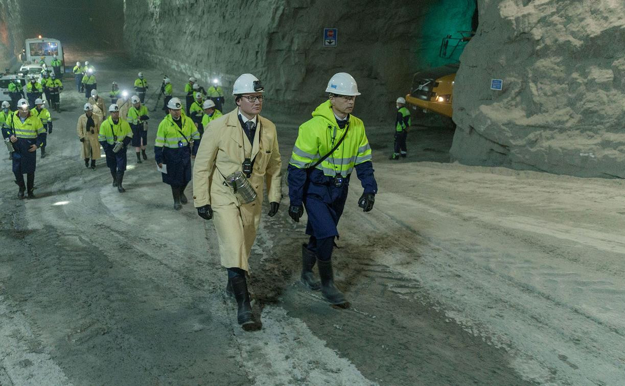 Представители тульского правительства посетили шахту на глубине 130 м 