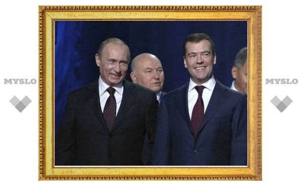 Лужков опроверг слухи о попытке рассорить Медведева и Путина