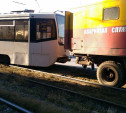 ЧП в Туле: у свернувшего с рельсов трамвая отлетела тормозная колодка