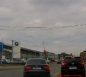 На Новомосковском шоссе водитель проехался по встречке, да еще и на красный