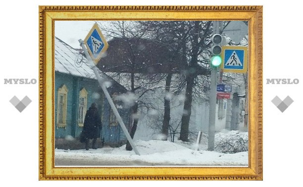 В Туле падают дорожные знаки