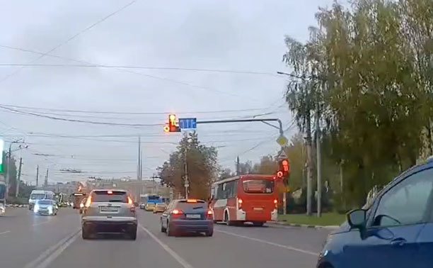 На пр. Ленина встретили наглый автобус