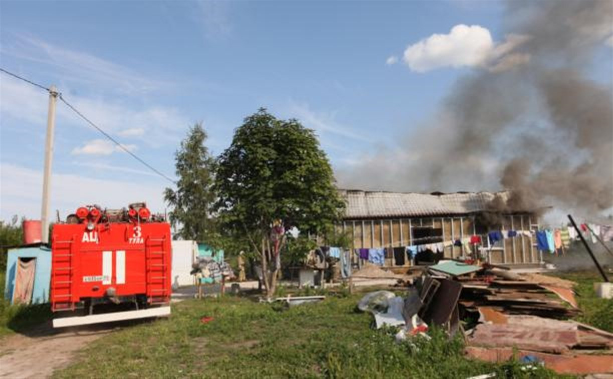 С огнем в жилом доме в селе Теплое боролись три пожарных расчета