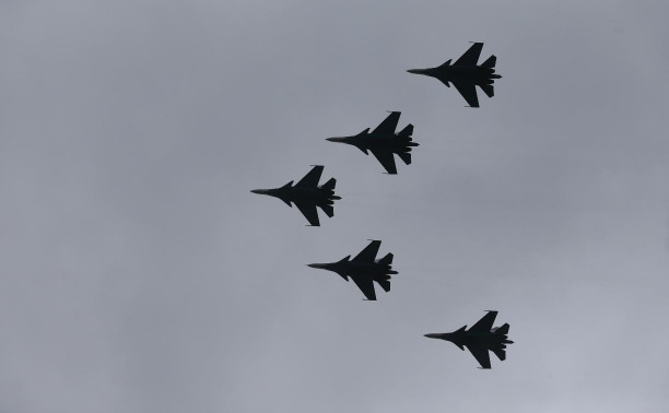Над Тулой пролетела пилотажная группа «Русские витязи»