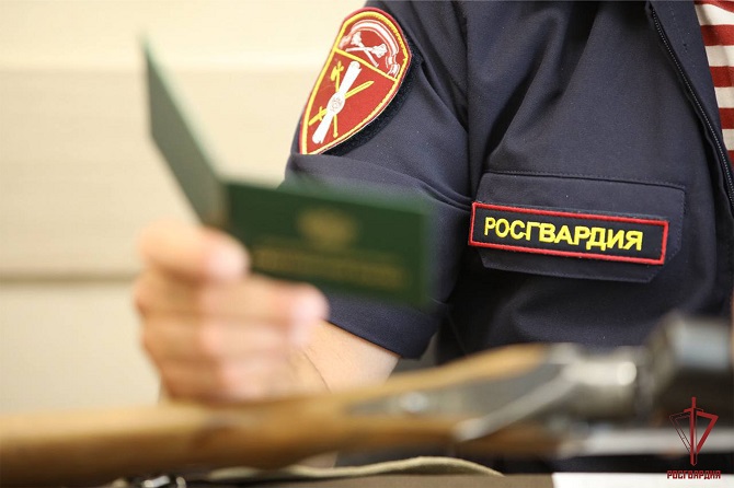 Туляки добровольно сдали 19 единиц оружия 