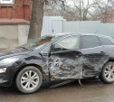 На ул. Льва Толстого в Туле столкнулись три автомобиля