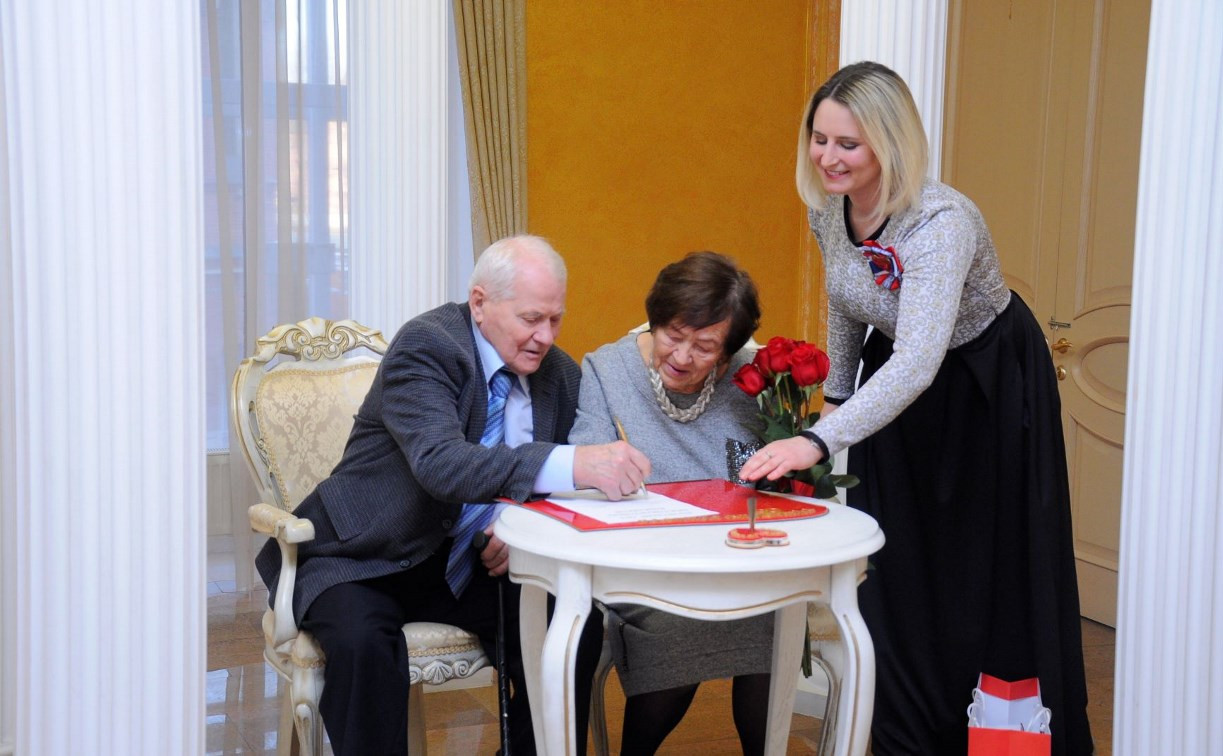 Тульскую семью Дорофеевых поздравили с 60-летием совместной жизни