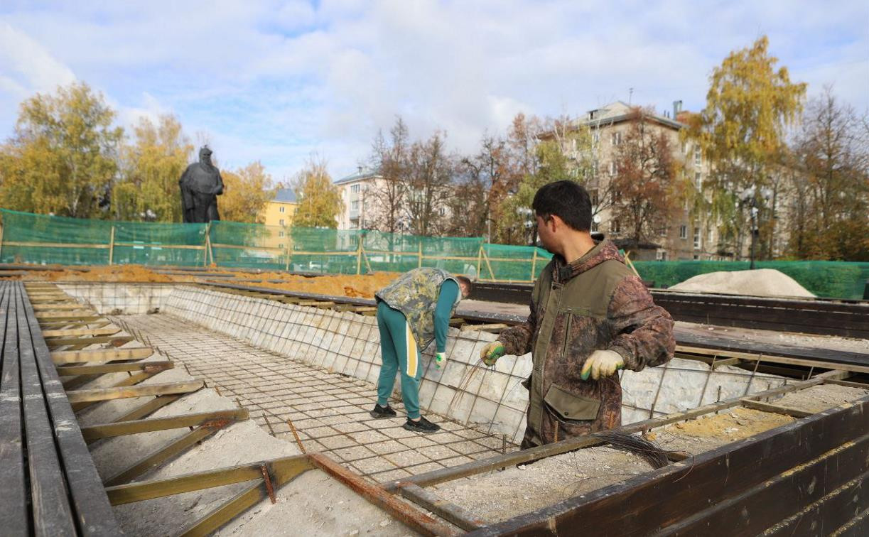В Толстовском сквере начали ремонт фонтана