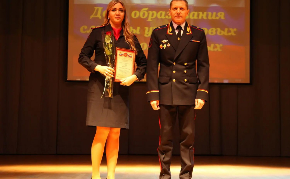 Начальник тульского УМВД наградил лучших участковых 