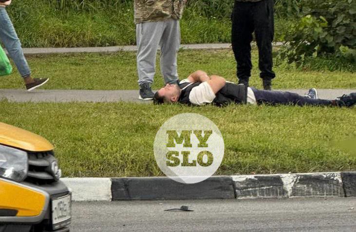 Двойное ДТП на Зеленстрое: виновник аварии уснул на траве рядом с разбитыми машинами