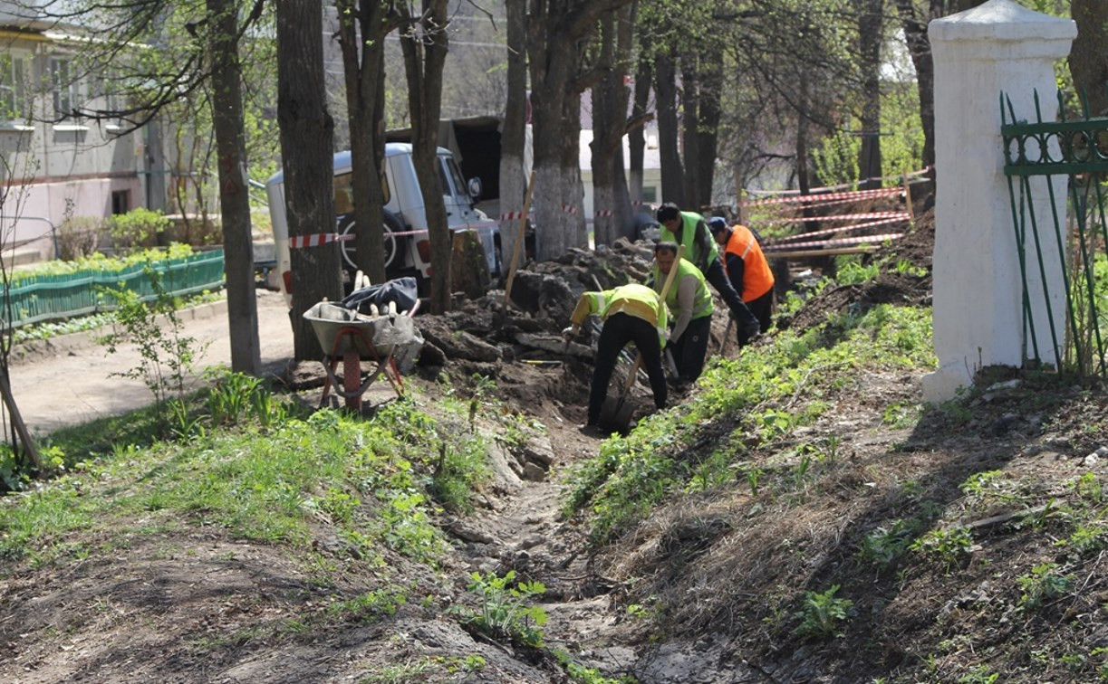 В поселке Косая Гора восстанавливают ливневую канализацию