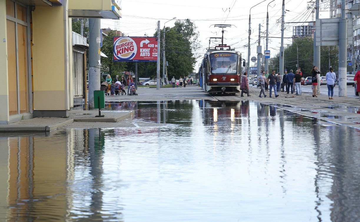 На Зеленстрое затопило трамвайные пути
