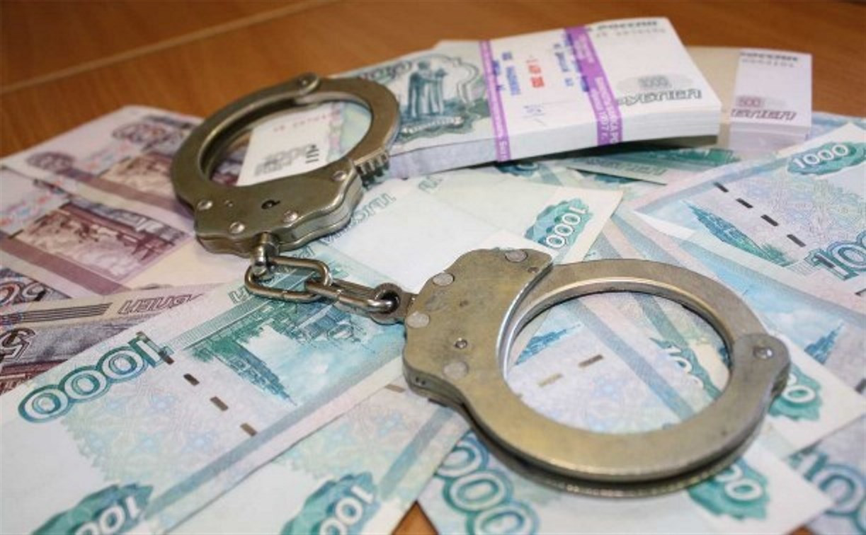 В Туле сотрудницу миграционной службы поймали на взятке в 100 тысяч рублей