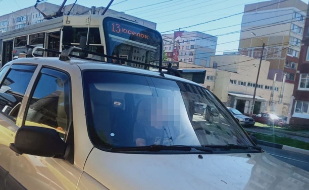 На ул. Марата водитель заставил пассажиров трамвая ждать его