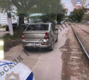 В Туле во время движения из Renault выпала пассажирка
