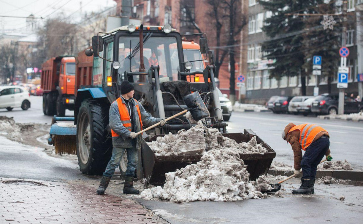В Туле дороги от снега расчищают 150 человек