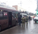 В Туле на пр. Ленина столкнулись автобус и маршрутка: пострадали два человека